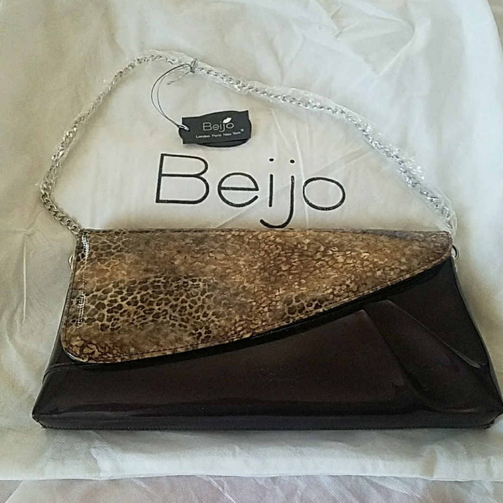 NWT Wine and tan print Beijo handbag